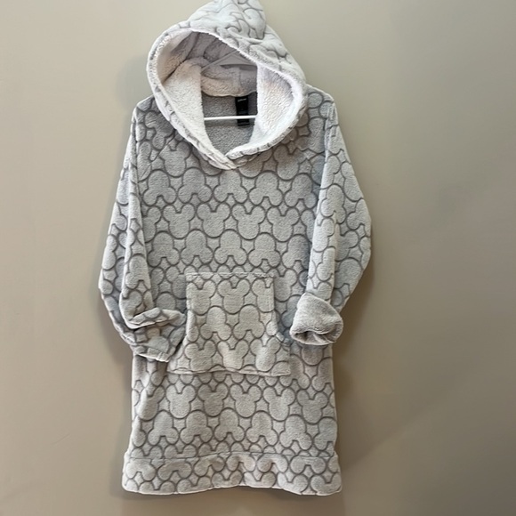 ✅Mickey Mouse Gray Faux Fur Hoodie Disney Long sleeve Pullover Tunic Women’s M - Picture 1 of 13